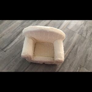 Foam newborn prop chair